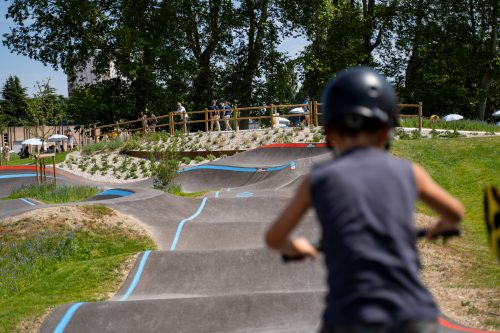 enfant sur pumptrack bikesolutions